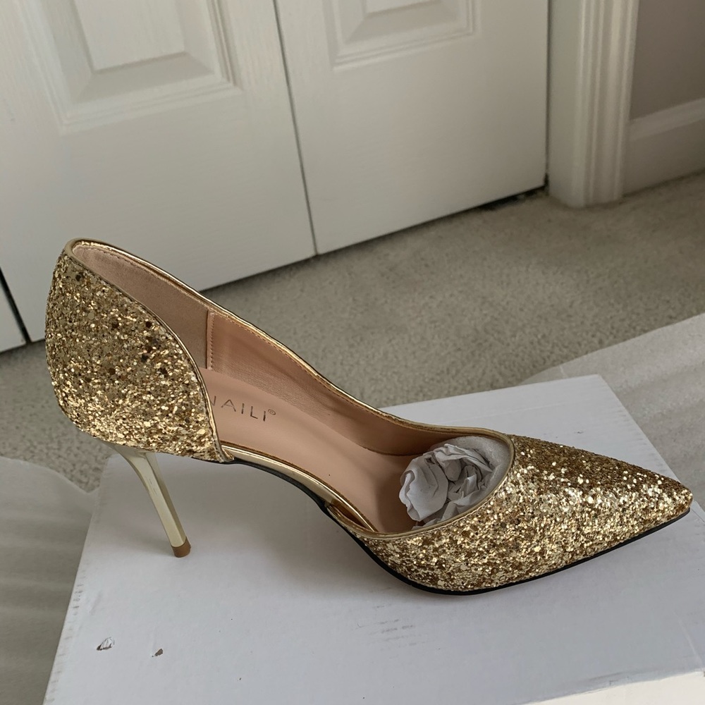 Shoes - Picture 2 of 3